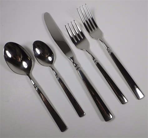 This flatware pattern features a contemporary design with. . Oneida easton silverware